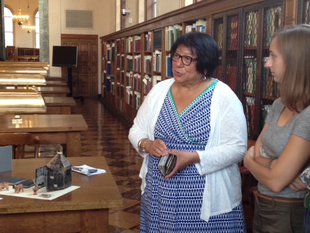 Teresa Chapa, Latin American, Iberian, and Latina/o Studies Librarian, lectures to students about contemporary Maya artists's books in the Rare Book Collection.