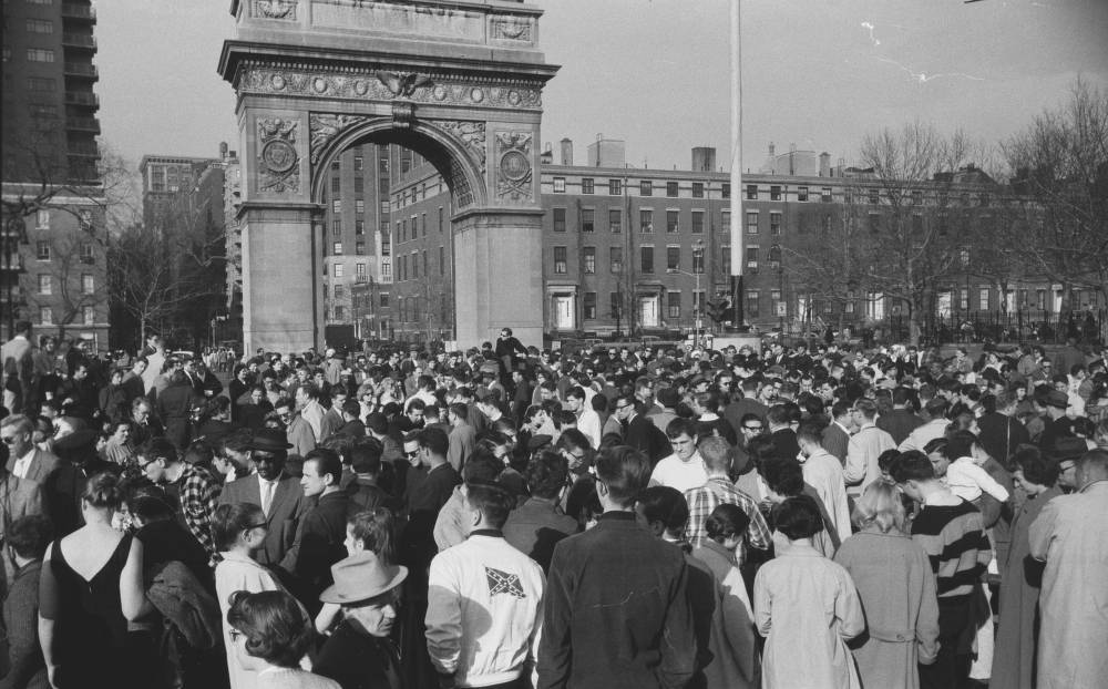 20239_pf0082_01_0006. Crowd in Washington Square Park, 5 May 1959. Photo by Aaron Rennert. Photo-Sound Associates, Ron Cohen Collection (20239). Southern Folklife Collection, UNC Chapel Hill