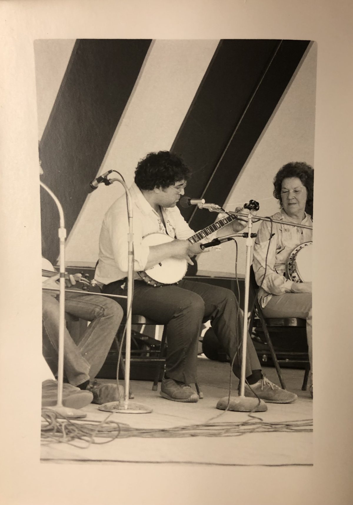 Ray Alden playing banjo, sitting next to Lily May Ledford